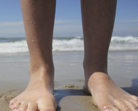 A Podiatrist and a Barefooter Weigh in on Walking Barefoot (Exclusive)