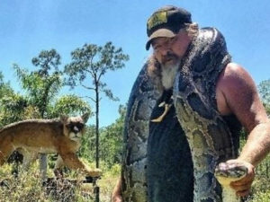 BF - Snake hunter dustin crum